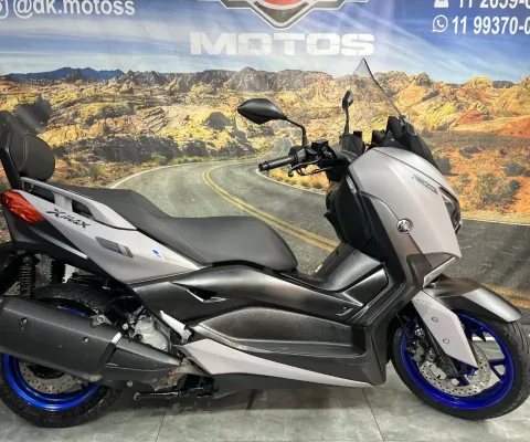 Yamaha xmax 2022 cinza