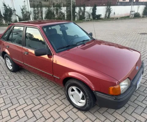 Ford Escort 1.8 Guarujá 4 portas Completo