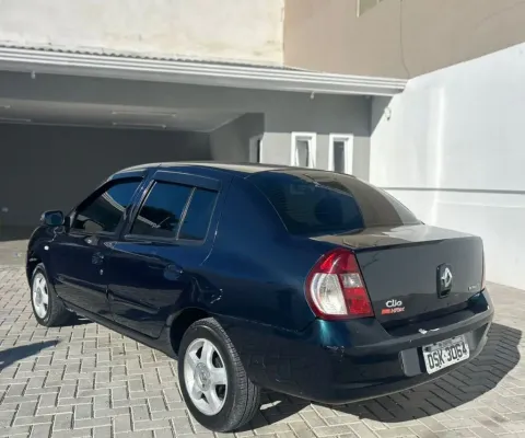  O Renault Clio Sedan Privilege 1.6 16V é uma das versões mais completas da linha Clio no Brasil