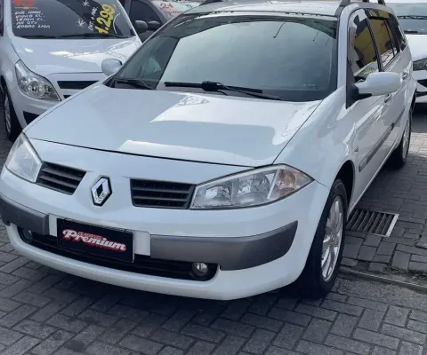 Mégane Grand Tour Dynamique  2012 1.6 16v (Manual) perua média com foco em espaço, conforto e custo-