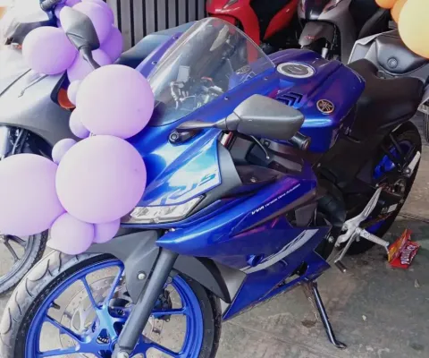 YAMAHA R15 