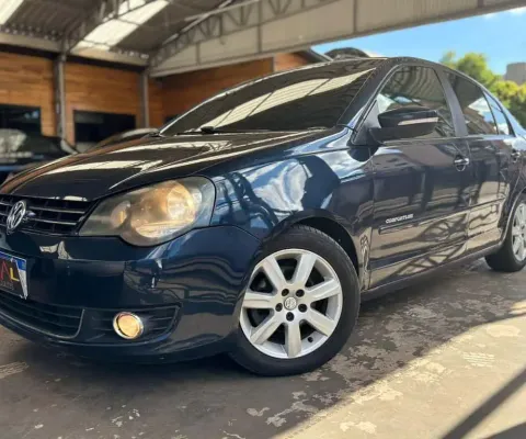 Volkswagen Polo Sedan I Motion 1.6 - Azul - 2011/2012