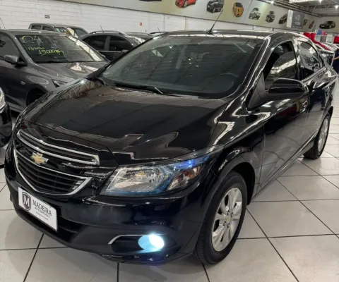 Carro super bem conservado e km baixa!