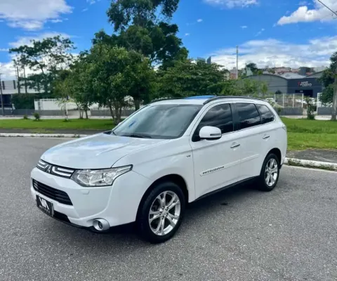 Mitsubishi Outlander 3.0/ GT 3.0 V6 Aut. - Branca - 2014/2015