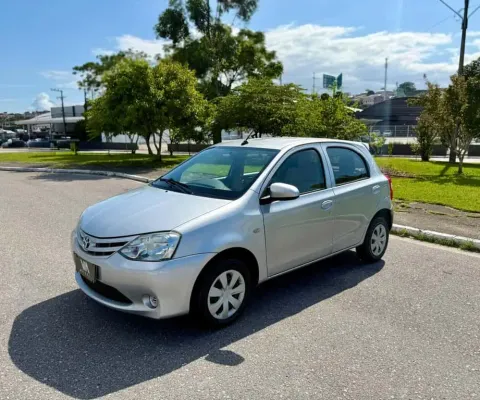 Toyota Etios X 1.3 Flex 16V 5p Mec. - Prata - 2016/2017
