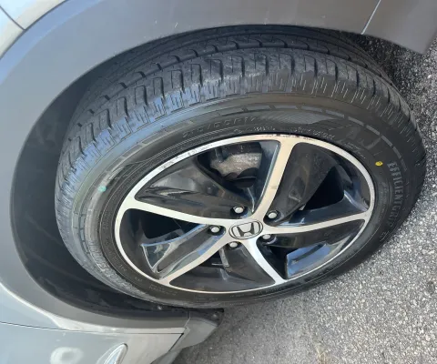 Honda HRV 1.8. Km 57.000. Pneus novos Goodyear. Carro de mulher. Prata. 