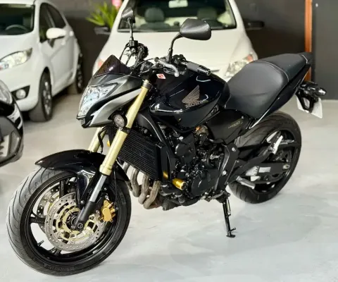 HORNET 2013 IMPECÁVEL ! 36 mil kms ! Muito nova ! Chama a atenção por onde passa 