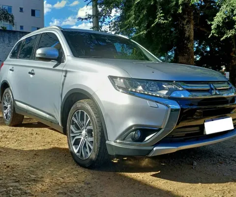 Mitsubishi Outlander GT 3.0 V6 Automática 2018 Prata - 7 Lugares e Revisões Mitsubishi - Facilita Au