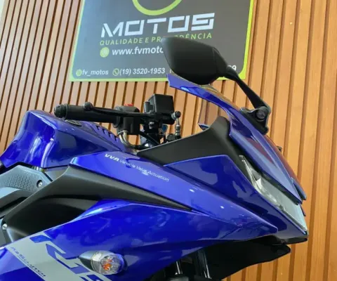 Yamaha yzf r-15 azul 2024