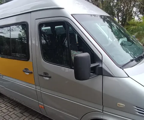 Sprinter 313 escolar 10/10 com 20 lugares.