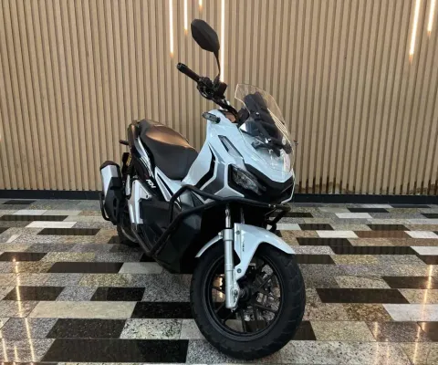 HONDA ADV 160 2022 ️  Estilo: Scooter aventureira, moderna e confortável