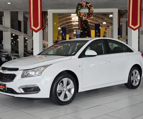 CHEVROLET CRUZE 1.8 LT 16V FLEX 4P AUTOMÁTICO 2015,um sedã médio que se destaca pelo seu design sóbr