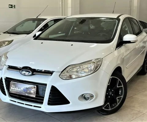 Ford focus titanium hb 2.0 aut 2015 - todas as revisões na css - carro acima do padrao dos anunciado