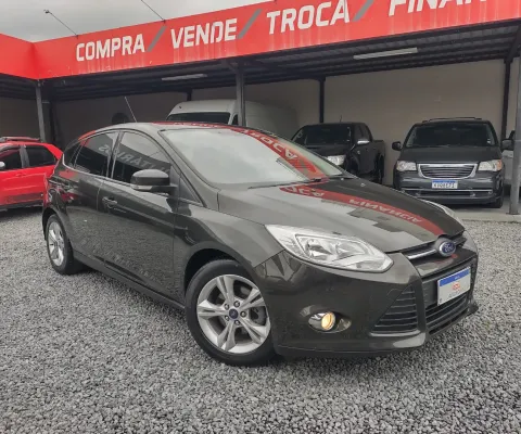 Ford Focus Hatch 1.6 se automático 2015