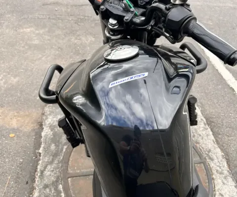 Fazer 150 com protetor de carenagem, moto muito bem cuidada !!!!