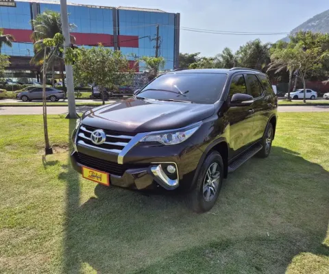 Hilux SW4 7 Lugares