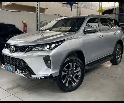 TOYOTA HILUX SW4 2.8 D-4d Turbo SRX Platinum 7L 4X4 - 2025/2025