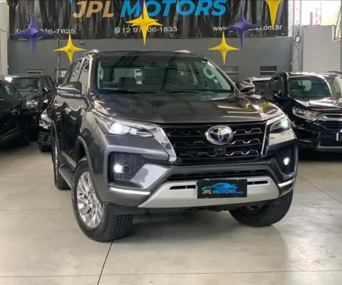 TOYOTA HILUX SW4 2.8 D-4d Turbo SRX 7L 4X4 - 2022/2022