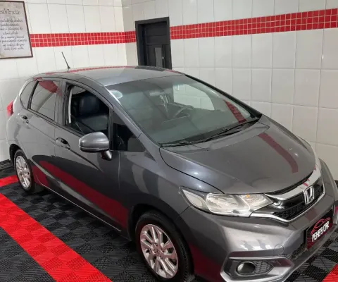 Honda Fit LX 1.5 2018 – Espaçoso, Econômico e Super Confiável!