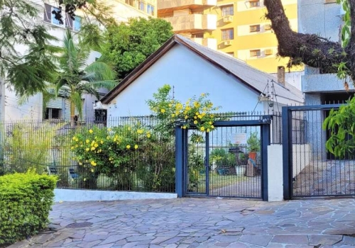 Casas com 4 ou mais quartos à venda na Rua Tomaz Gonzaga, Porto Alegre -  QuintoAndar