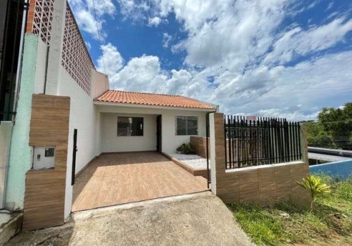 Duas casas geminadas de madeira, à venda, Cristo Rei, Campo Largo, PR -  Soluti Imóveis