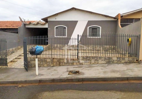 Casas com quintal com 2 quartos na Rua Gabriel Cestari em Londrina