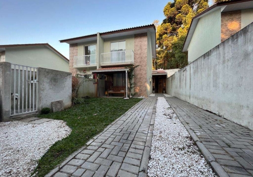 Duas casas geminadas de madeira, à venda, Cristo Rei, Campo Largo