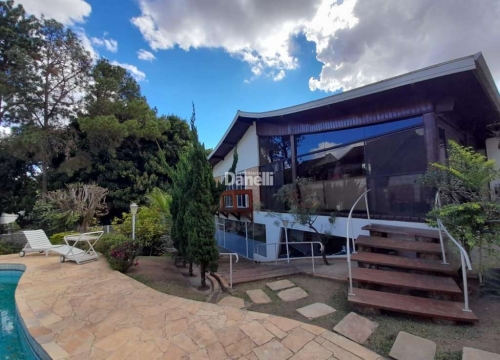 Casa com 5 quartos para alugar