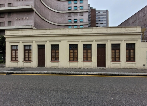 Casa comercial com 6 salas para alugar