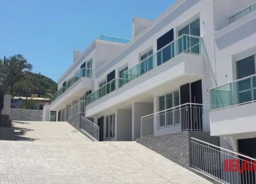 Casa em condomínio fechado com 3 quartos para alugar