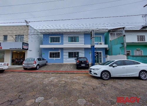 Sala comercial com 7 salas para alugar