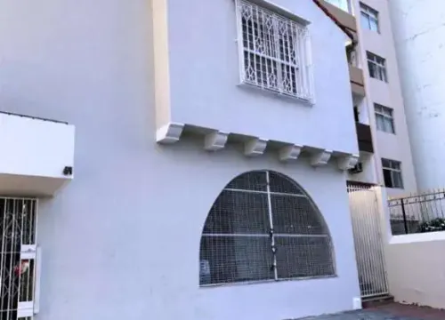 Casa comercial com 4 salas para alugar