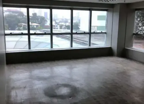 Sala comercial com 4 salas para alugar