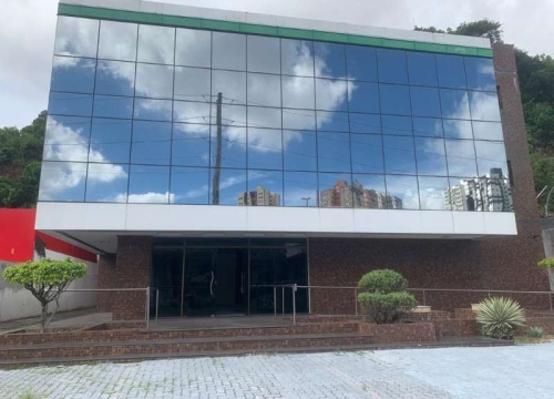 Prédio com 8 salas para alugar