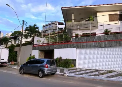 Casa comercial com 2 salas para alugar