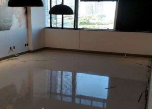 Sala comercial com 4 salas para alugar