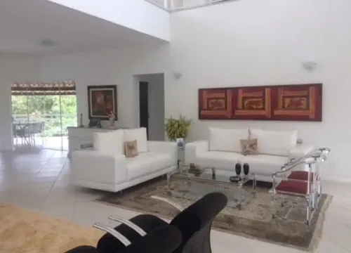 Casa em condomínio fechado com 4 quartos para alugar