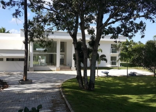 Casa em condomínio fechado com 8 quartos para alugar