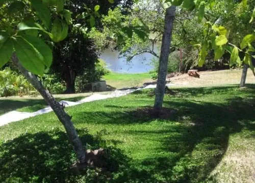 Casa em condomínio fechado com 4 quartos para alugar