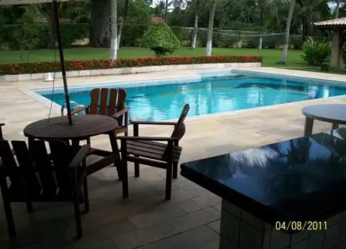 Casa em condomínio fechado com 4 quartos para alugar
