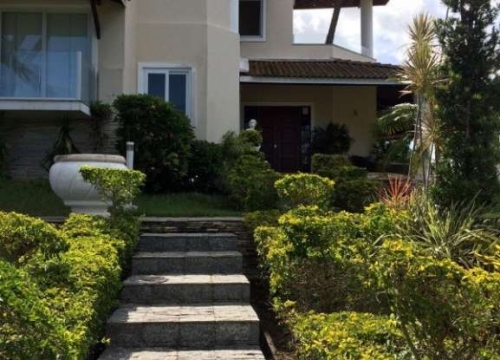 Casa em condomínio fechado com 5 quartos para alugar