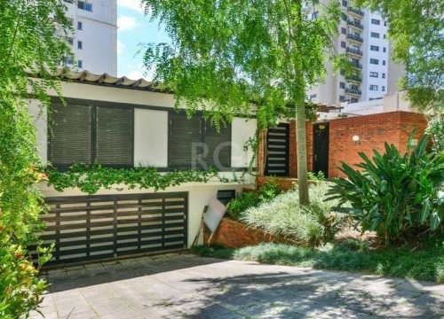 Casa com 4 quartos para alugar