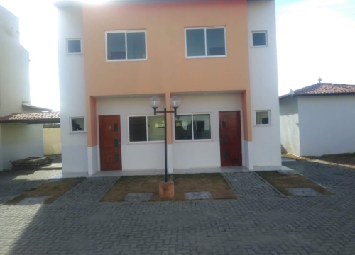 Casa em condomínio fechado com 3 quartos para alugar