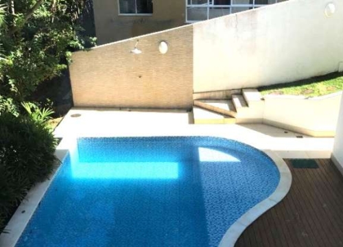 Casa em condomínio fechado com 4 quartos para alugar