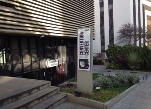 Sala comercial com 8 salas para alugar