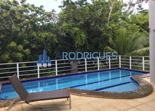 Casa em condomínio fechado com 4 quartos para alugar