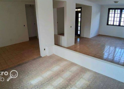 Casa com 4 quartos para alugar
