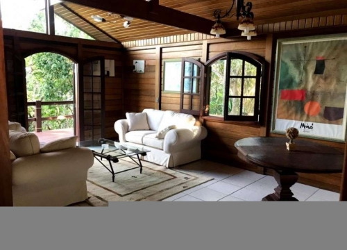 Casa com 6 quartos para alugar