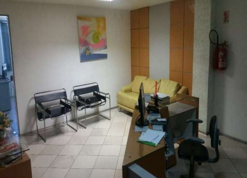 Sala comercial com 4 salas para alugar