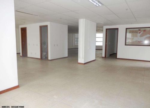 Sala comercial com 6 salas para alugar